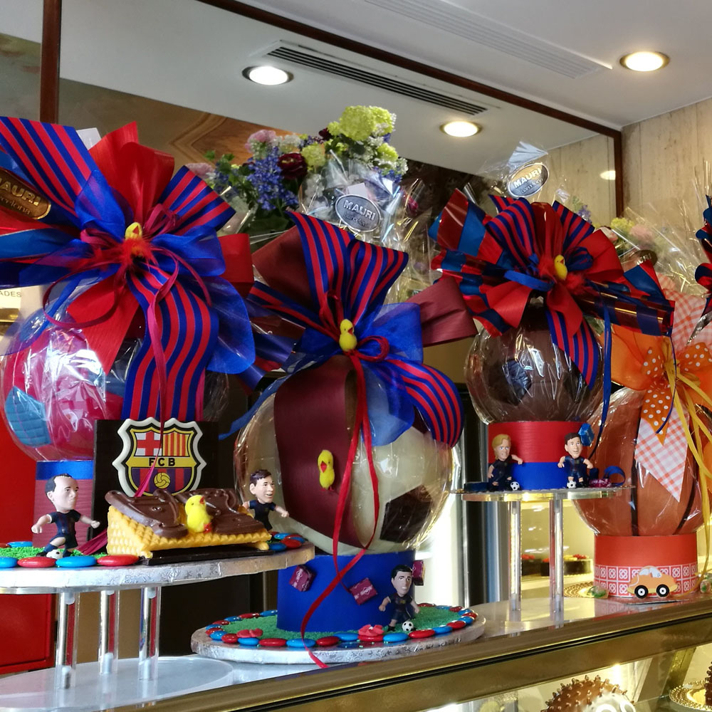 Las Mones de Pascua, obras de arte estos días a los escaparates de las pastelerías | Barcelona Shopping City