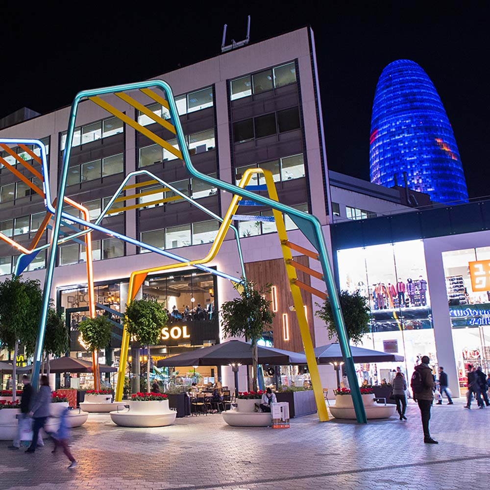 LLUM BCN,  el festival urbà de llum al Poblenou | Barcelona Shopping City