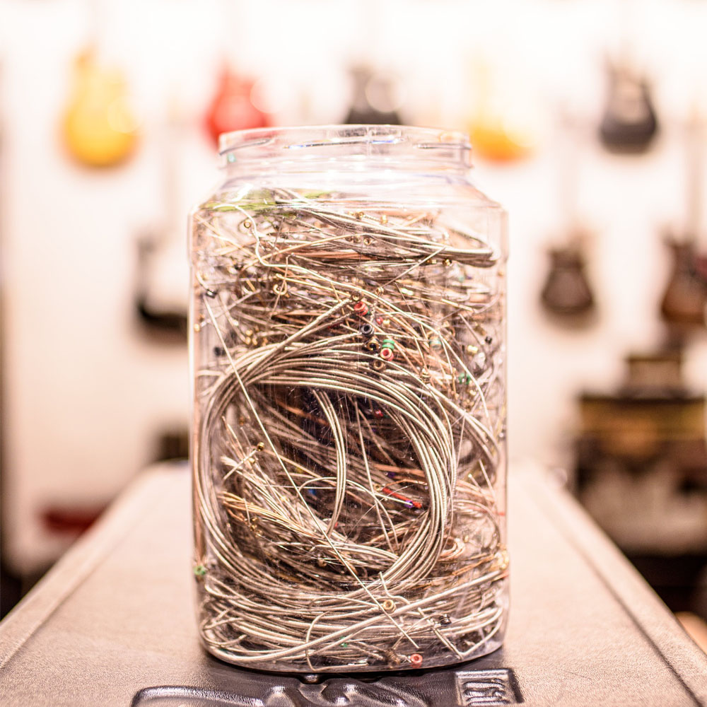 Fanatic Guitars, recycling point for used strings | Barcelona Shopping City