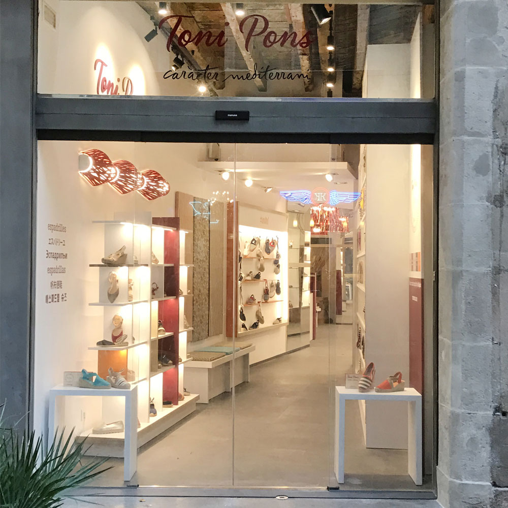 Toni Pons | Barcelona Shopping City | Artesanía y regalos, Moda y Diseñadores, Zapaterías