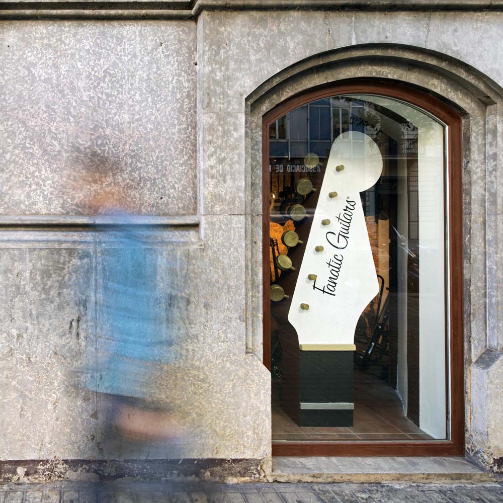 Fanatic Guitars | Barcelona Shopping City | Handicrafts and gifts