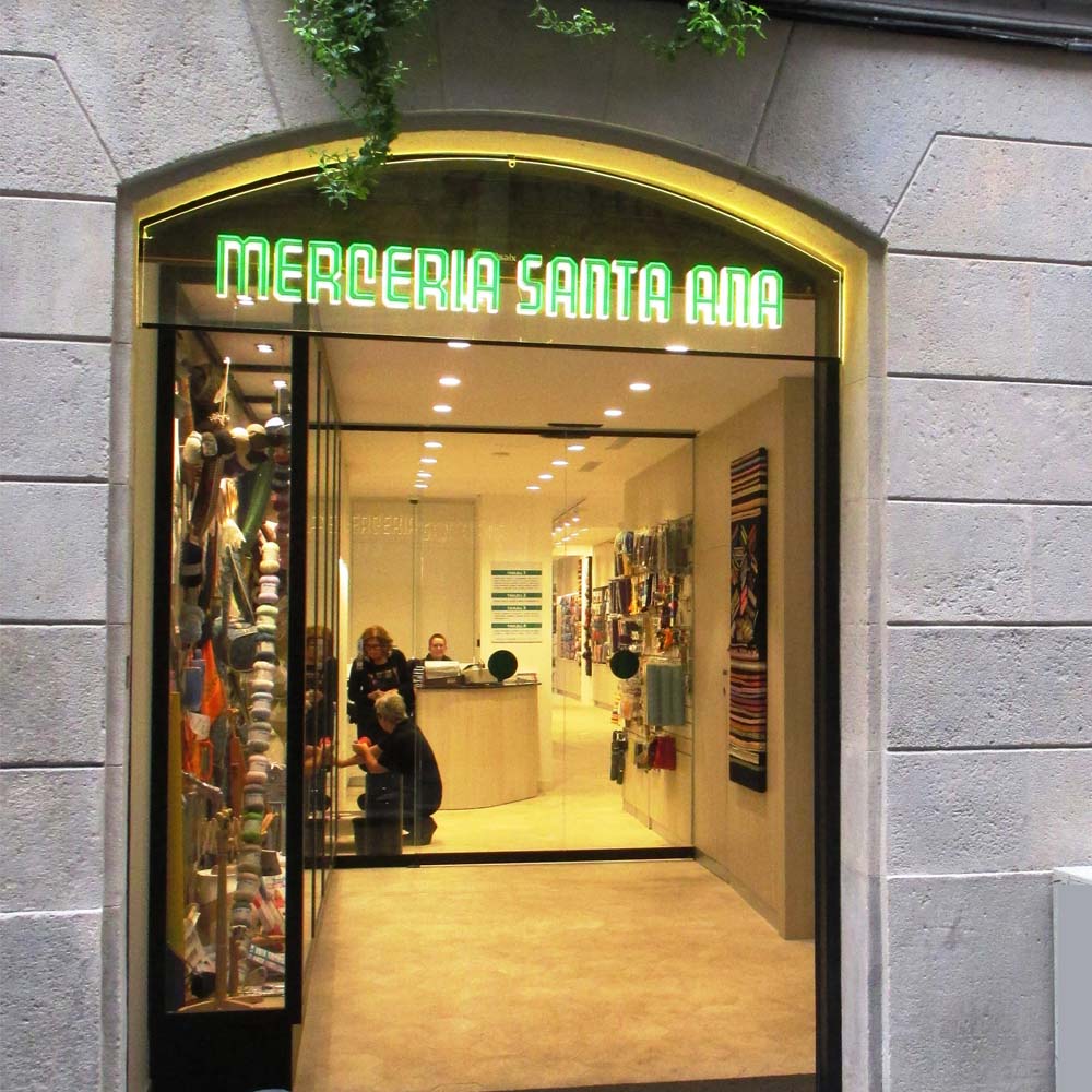 Merceria Santa Ana | Barcelona Shopping City | Handicrafts and gifts